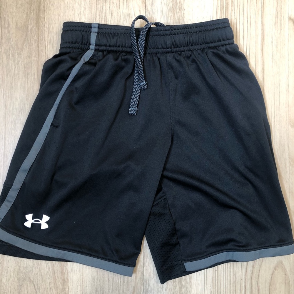Under Armour Youth Athletic Shorts— Small